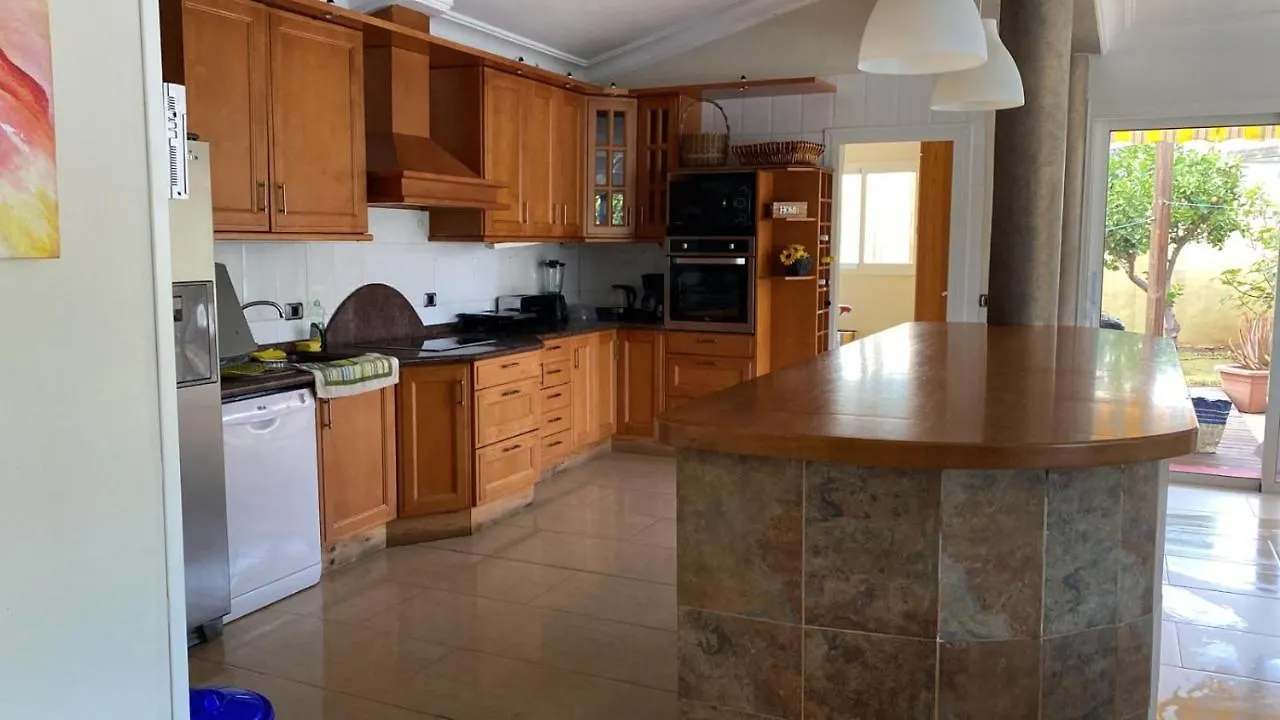 Feriehus Estupendo Chalet En Candelaria Con Piscina