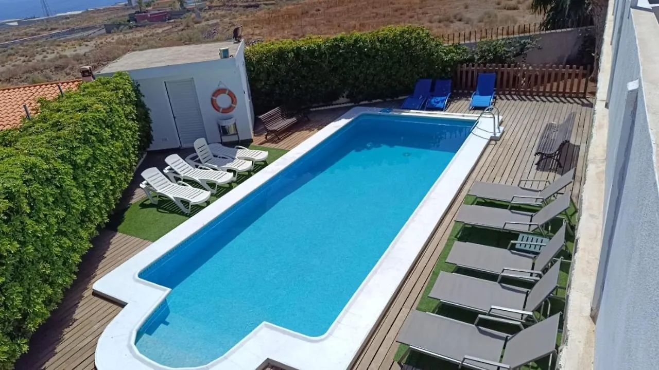 Estupendo Chalet En Candelaria Con Piscina